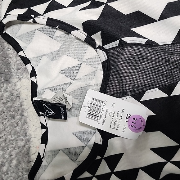 Windsor black and white cropped tank with black sheer down the center - Picture 2 of 4